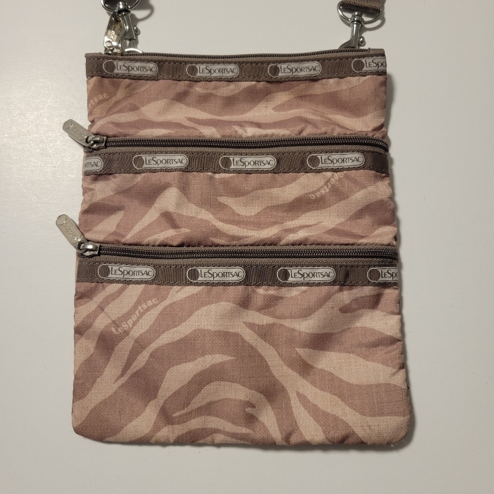 Lesportsac crossbody bag. - Picture 3 of 12